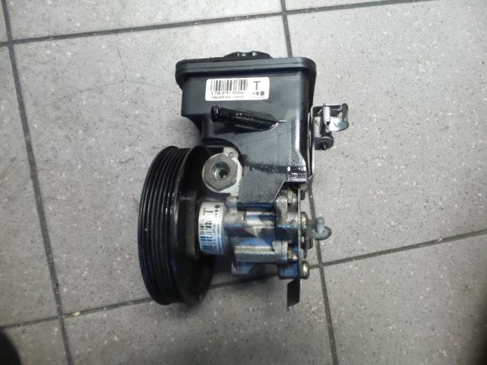Gebruikte Servopomp BMW 3-Serie Prijs € 60,00 Margeregeling aangeboden door Autosloopbedrijf H.C.Stouten