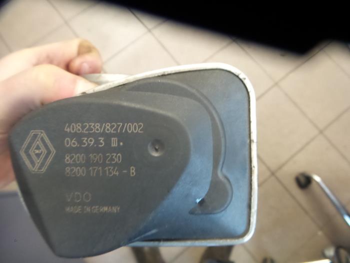 Gebruikte Gasklephuis Renault Clio III (BR/CR) 1.4 16V Prijs € 60,00 Margeregeling aangeboden door Autosloopbedrijf H.C.Stouten