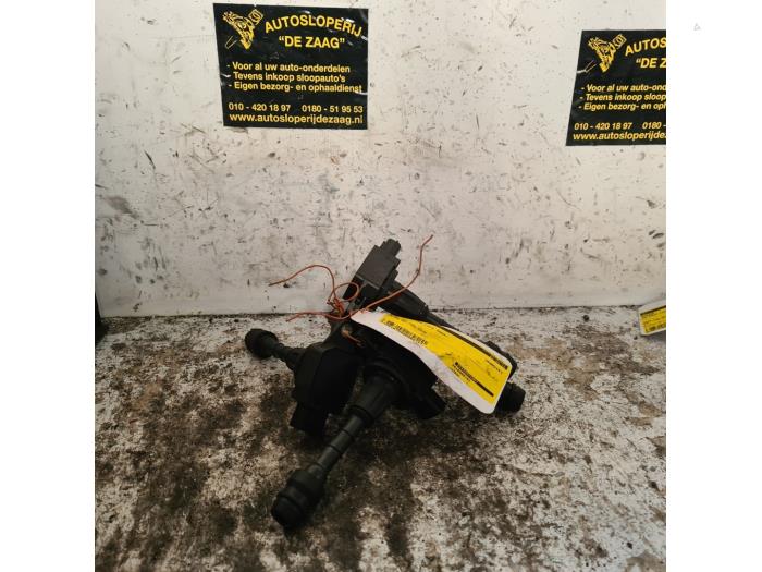 Bobine van een Nissan Micra (K12) 1.2 16V 2005