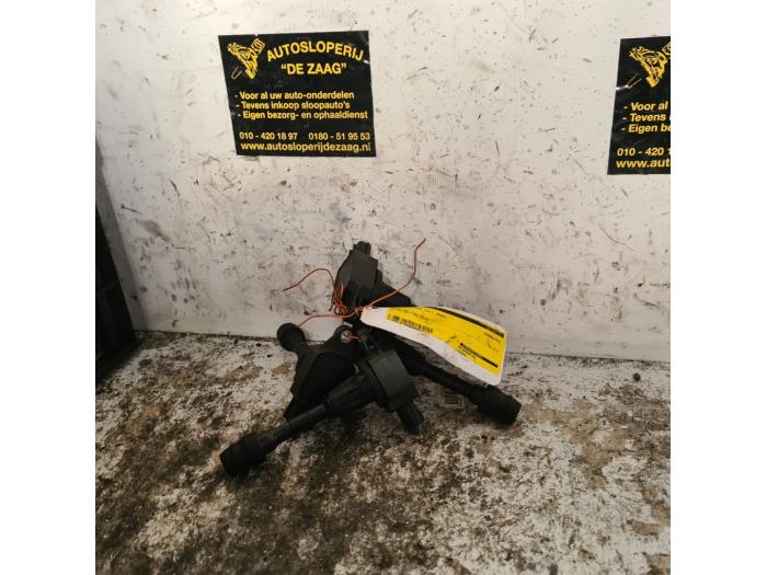 Bobine van een Nissan Micra (K12) 1.2 16V 2005