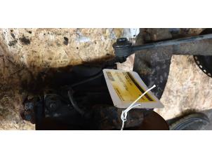 Gebruikte Fusee rechts-voor Renault Megane II (BM/CM) 1.4 16V 82 Prijs € 30,00 Margeregeling aangeboden door Autodemontage de Zaag