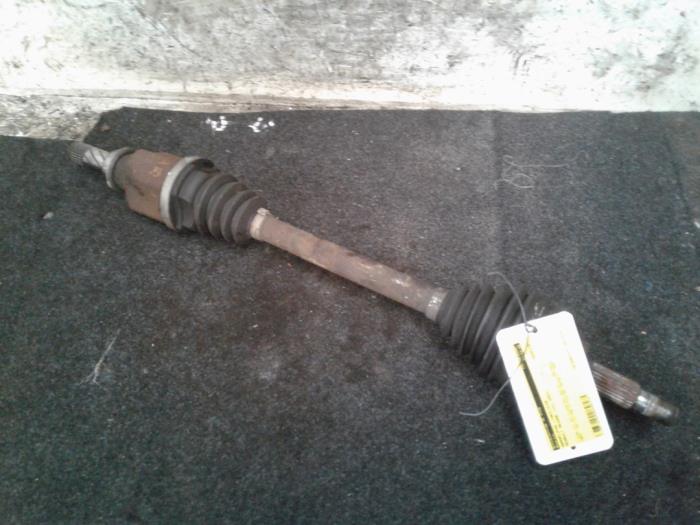 Gebruikte Aandrijfas links-voor Renault Megane II (BM/CM) 1.5 dCi 80 Prijs € 35,00 Margeregeling aangeboden door Autodemontage de Zaag