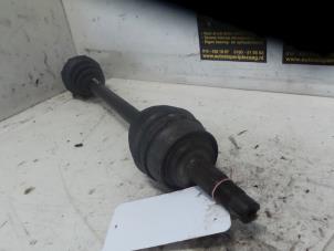 Gebruikte Steekas links-voor Opel Corsa D 1.2 16V Prijs € 35,00 Margeregeling aangeboden door Autodemontage de Zaag