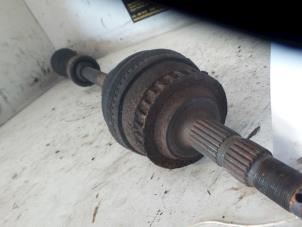 Gebruikte Aandrijfas rechts-voor Opel Corsa C (F08/68) 1.4 16V Twin Port Prijs € 30,00 Margeregeling aangeboden door Autodemontage de Zaag