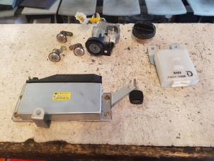 Gebruikte Slotenset Nissan Almera (N15) 1.6 GX,SLX,SR 16V Prijs € 60,00 Margeregeling aangeboden door Autodemontage de Zaag