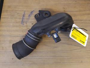 Gebruikte Luchtmassameter Daihatsu Sirion/Storia (M1) 1.3 16V DVVT Prijs € 30,00 Margeregeling aangeboden door Autodemontage de Zaag