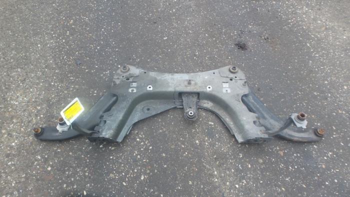 Gebruikte Subframe Renault Clio III (BR/CR) 1.2 16V TCe 100 Prijs € 70,00 Margeregeling aangeboden door Autodemontage de Zaag