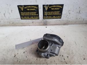 Gebruikte Gasklephuis Peugeot 208 I (CA/CC/CK/CL) 1.6 HDi 115 16V Prijs € 50,00 Margeregeling aangeboden door Autodemontage de Zaag