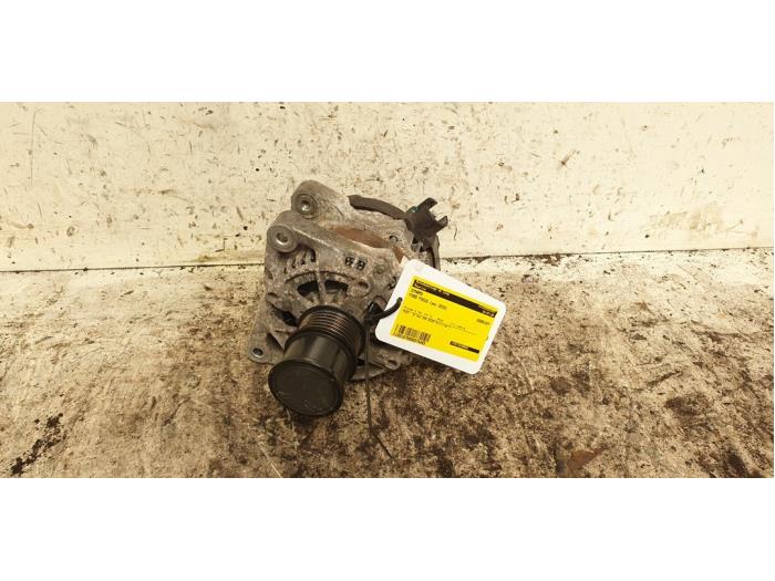 Dynamo van een Ford Focus 3 1.0 Ti-VCT EcoBoost 12V 100 2015