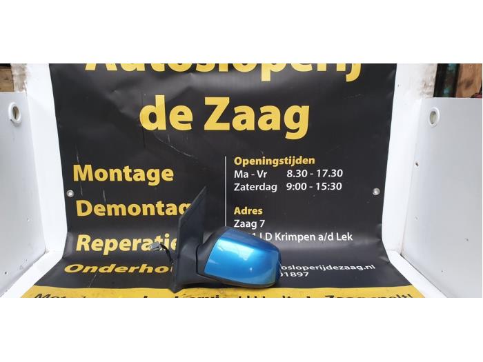 Buitenspiegel links van een Ford Focus 2 1.6 16V 2005