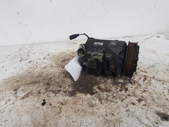 Gebruikte Pomp Airco Volkswagen Polo IV (9N1/2/3) 1.2 Prijs € 65,00 Margeregeling aangeboden door Autodemontage de Zaag