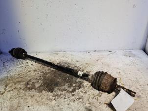 Gebruikte Aandrijfas rechts-voor Opel Corsa D 1.2 16V Prijs € 30,00 Margeregeling aangeboden door Autodemontage de Zaag