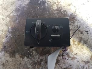 Gebruikte Schakelaar Licht Ford Focus C-Max 1.6 16V Prijs € 20,00 Margeregeling aangeboden door Autodemontage de Zaag