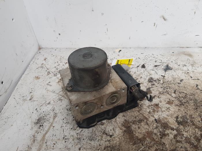 ABS Pomp van een MINI Mini (R56) 1.6 16V Cooper 2011