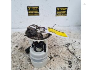 Gebruikte Benzinepomp Renault Clio III (BR/CR) 1.6 16V Prijs € 50,00 Margeregeling aangeboden door Autodemontage de Zaag