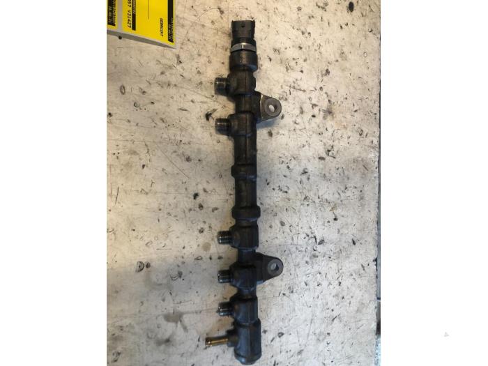 Gebruikte Injector brug Fiat Punto Evo (199) 1.3 JTD Multijet 85 16V Euro 5 Prijs € 50,00 Margeregeling aangeboden door Autodemontage de Zaag