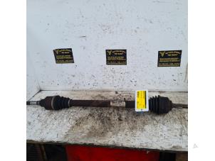 Gebruikte Aandrijfas rechts-voor Peugeot 207/207+ (WA/WC/WM) 1.4 Prijs € 25,00 Margeregeling aangeboden door Autodemontage de Zaag