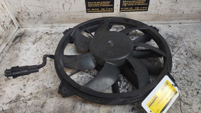 Gebruikte Fan Radiateur Peugeot 308 (4A/C) 1.4 VTI 16V Prijs € 30,00 Margeregeling aangeboden door Autodemontage de Zaag