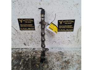 Gebruikte Injector brug Volkswagen Golf VI Cabrio (1K) 2.0 TDI 16V Prijs € 60,00 Margeregeling aangeboden door Autodemontage de Zaag