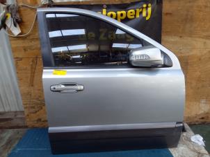 Gebruikte Deur 4Deurs rechts-voor Kia Sorento I (JC) 3.5 V6 24V Prijs € 50,00 Margeregeling aangeboden door Autodemontage de Zaag