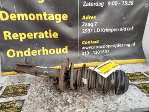 Gebruikte Mac Phersonpoot links-voor Opel Corsa D 1.4 16V Twinport Prijs € 30,00 Margeregeling aangeboden door Autodemontage de Zaag