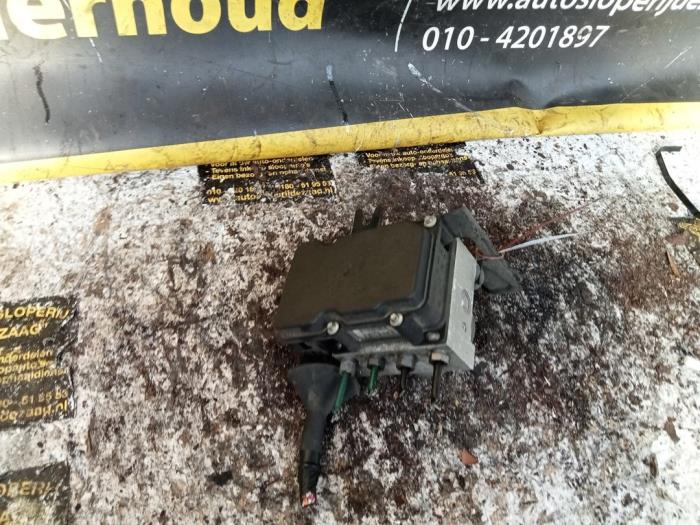Gebruikte ABS Pomp Renault Clio III (BR/CR) 1.6 16V Prijs € 100,00 Margeregeling aangeboden door Autodemontage de Zaag