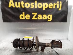 Gebruikte Schokdemperpoot rechts-voor Opel Corsa D 1.2 16V Prijs € 25,00 Margeregeling aangeboden door Autodemontage de Zaag