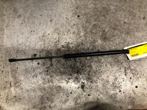 Gebruikte Motorkapdemper links Seat Altea (5P1) 1.2 TSI Prijs € 10,00 Margeregeling aangeboden door Autodemontage de Zaag