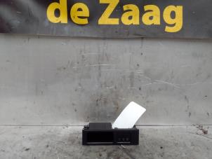 Gebruikte Display Interieur Daihatsu Trevis 1.0 12V DVVT Prijs € 20,00 Margeregeling aangeboden door Autodemontage de Zaag