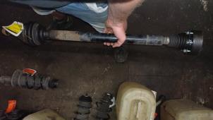 Gebruikte Cardanas rechts-voor (VWA) Volkswagen Caddy III (2KA,2KH,2CA,2CH) 2.0 SDI Prijs € 35,00 Margeregeling aangeboden door Autodemontage de Zaag