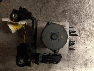 Gebruikte ABS Pomp Ford Mondeo IV 2.0 TDCi 130 16V Prijs € 80,00 Margeregeling aangeboden door Autodemontage de Zaag