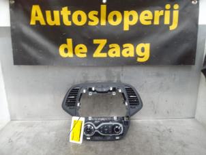 Gebruikte Kachel Bedieningspaneel Renault Captur (2R) 1.2 TCE 16V EDC Prijs € 50,00 Margeregeling aangeboden door Autodemontage de Zaag