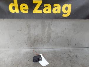 Gebruikte Raam schakelaar elektrisch Opel Corsa D 1.2 16V Prijs € 15,00 Margeregeling aangeboden door Autodemontage de Zaag