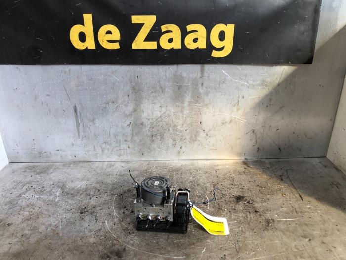 Gebruikte ABS Pomp Peugeot 208 I (CA/CC/CK/CL) 1.4 HDi Prijs € 120,00 Margeregeling aangeboden door Autodemontage de Zaag
