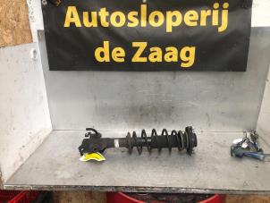 Gebruikte Mac Phersonpoot rechts-voor Mitsubishi Space Star (A0) 1.0 12V Prijs € 50,00 Margeregeling aangeboden door Autodemontage de Zaag