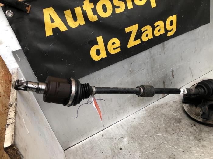 Gebruikte Steekas rechts-voor Opel Corsa E 1.4 Turbo 16V Prijs € 70,00 Margeregeling aangeboden door Autodemontage de Zaag