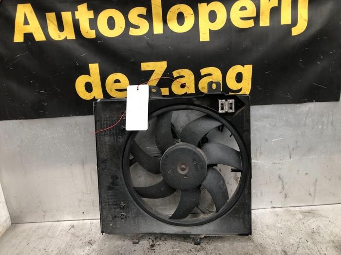 Gebruikte Fan Radiateur Peugeot 208 I (CA/CC/CK/CL) 1.2 Vti 12V PureTech 82 Prijs € 40,00 Margeregeling aangeboden door Autodemontage de Zaag