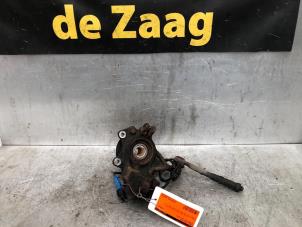 Gebruikte Fusee links-voor Citroen DS3 (SA) 1.6 VTi 120 16V Prijs € 45,00 Margeregeling aangeboden door Autodemontage de Zaag