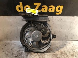Gebruikte Radiateurfan Hyundai Santa Fe I 2.0 16V 4x2 Prijs € 40,00 Margeregeling aangeboden door Autodemontage de Zaag