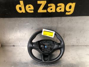Gebruikte Stuurwiel Peugeot 208 I (CA/CC/CK/CL) 1.2 Vti 12V PureTech 82 Prijs € 50,00 Margeregeling aangeboden door Autodemontage de Zaag