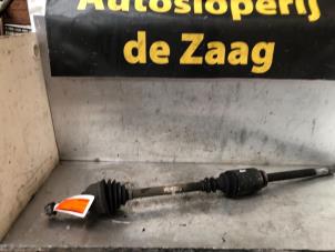 Gebruikte Homokineetas rechts-voor Opel Vivaro 1.9 DI Prijs € 35,00 Margeregeling aangeboden door Autodemontage de Zaag