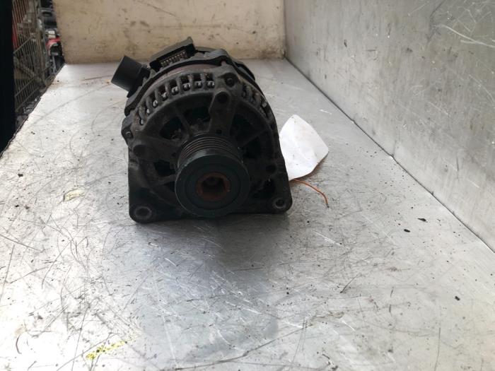 Dynamo van een Ford Focus 3 1.0 Ti-VCT EcoBoost 12V 100 2013