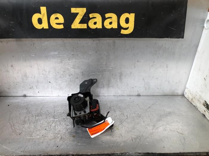 Gebruikte ABS Pomp Mitsubishi Grandis (NA) 2.4 16V MIVEC Prijs € 50,00 Margeregeling aangeboden door Autodemontage de Zaag