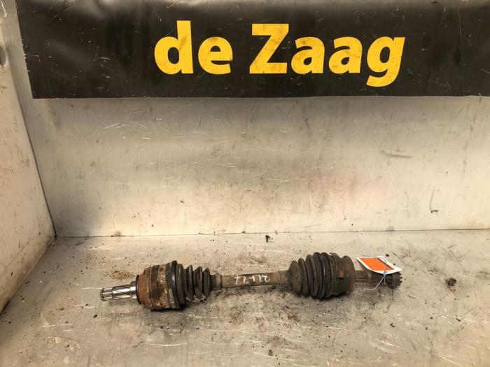 Gebruikte Steekas links-voor Opel Corsa B (73/78/79) 1.2i 16V Prijs € 35,00 Margeregeling aangeboden door Autodemontage de Zaag