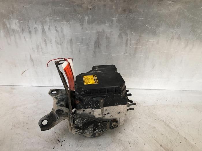 Gebruikte ABS Pomp Toyota Yaris (P1) 1.5 TS 16V VVT-i Prijs € 90,00 Margeregeling aangeboden door Autodemontage de Zaag