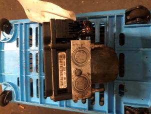 ABS Pomp van een Nissan Almera (N16) 1.8 16V 2004
