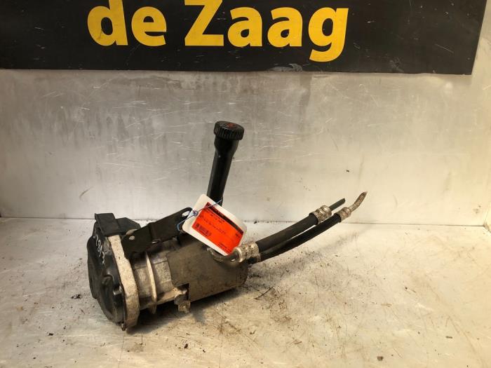 Gebruikte Pomp Servo Peugeot 308 (4A/C) 1.6 VTI 16V Prijs € 50,00 Margeregeling aangeboden door Autodemontage de Zaag