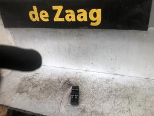 Gebruikte Elektrisch Raam Schakelaar Suzuki Swift (ZA/ZC/ZD1/2/3/9) 1.3 VVT 16V Prijs € 20,00 Margeregeling aangeboden door Autodemontage de Zaag