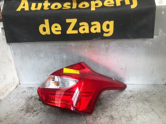 Achterlicht rechts van een Ford Focus 3 1.0 Ti-VCT EcoBoost 12V 125 2014