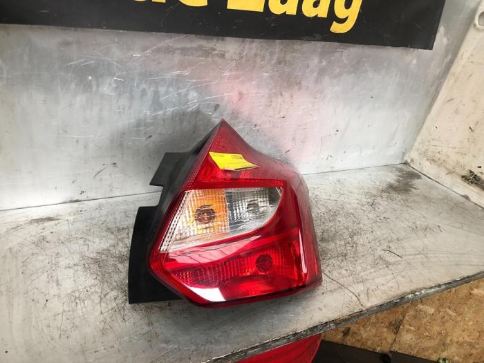 Achterlicht rechts van een Ford Focus 3 1.0 Ti-VCT EcoBoost 12V 125 2014